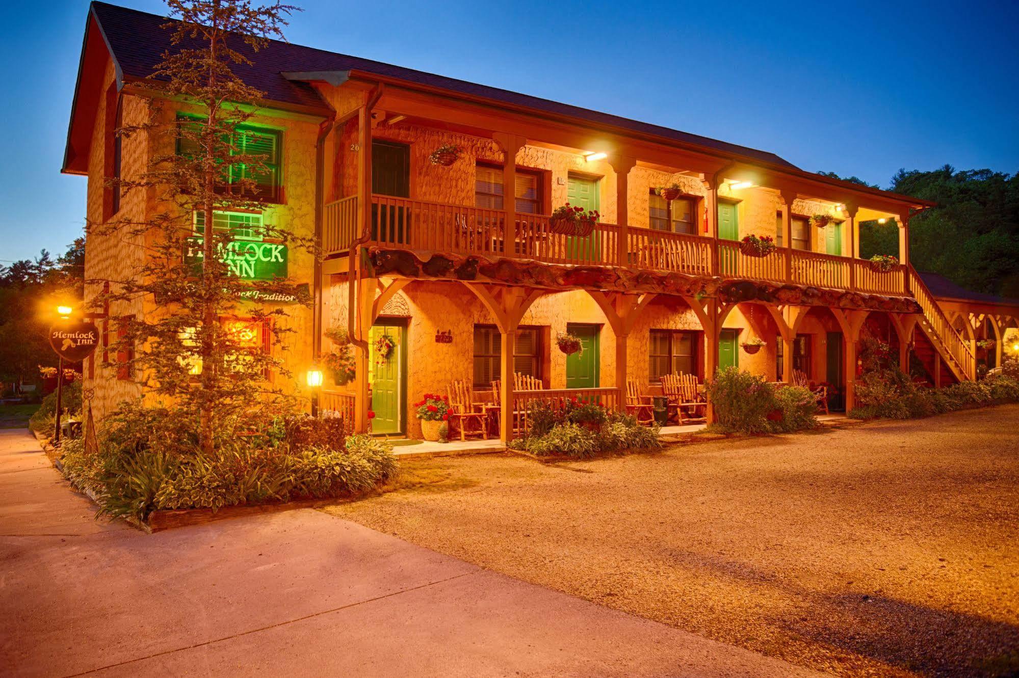 Hemlock Inn Блоуинг Рок Екстериор снимка