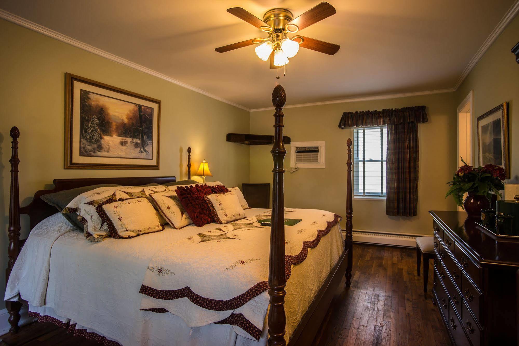 Hemlock Inn Блоуинг Рок Екстериор снимка