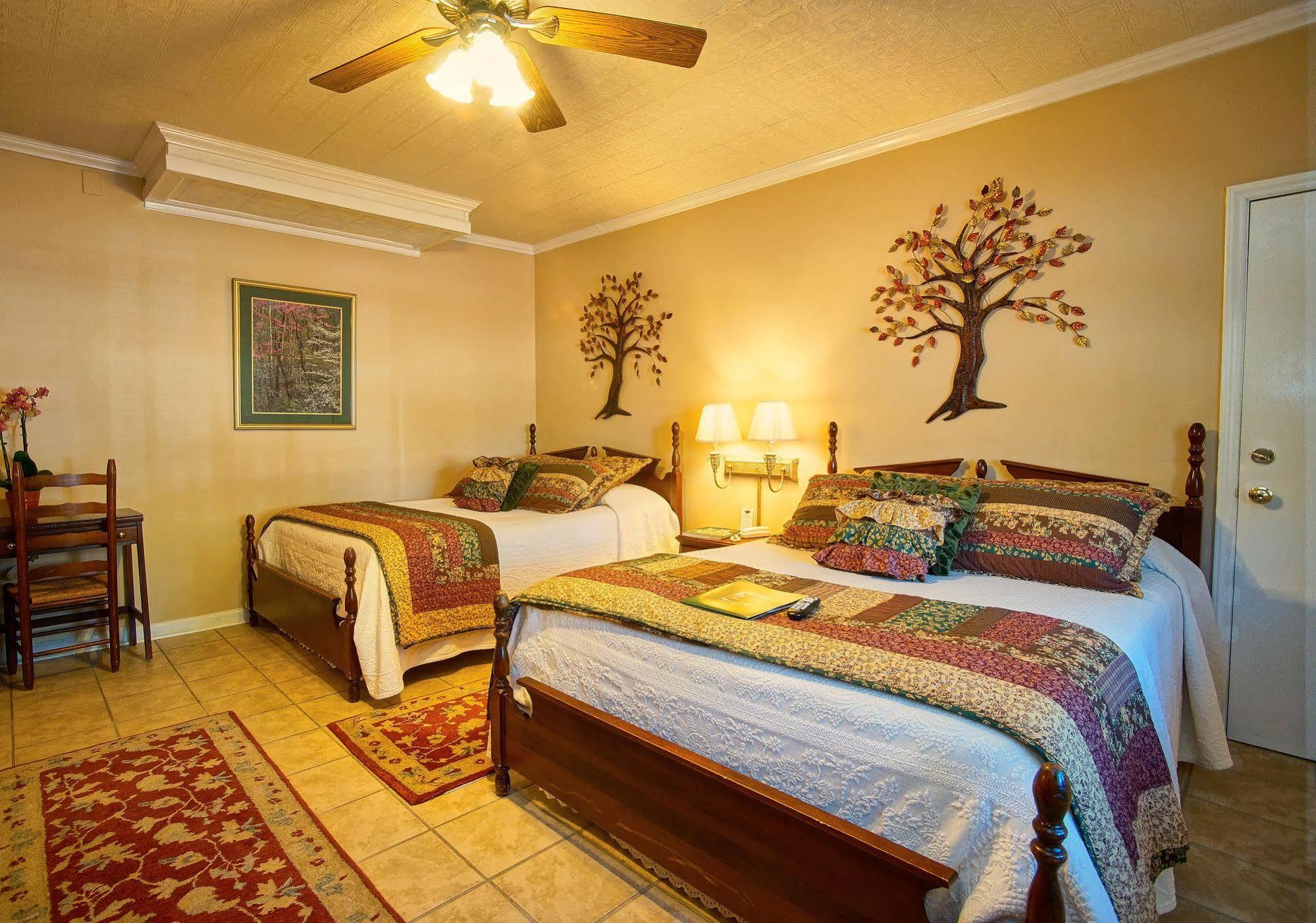 Hemlock Inn Блоуинг Рок Екстериор снимка